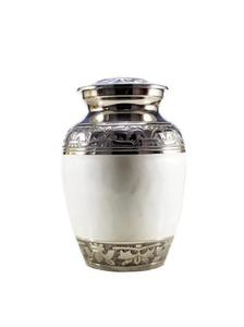 Grande urne funéraire écologique en aluminium doré pour adultes, élégante et moderne, avec de beaux détails gravés à la main. - Product Image 5