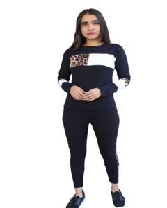 2024 nuevas mallas para correr de nailon ajustadas de cintura alta para mujer, tela de seda tejida con logotipo en relieve de secado rápido, estilo deportivo, sin botones - Product Image 1