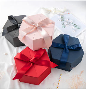 Boîtes d'emballage cadeau personnalisées en papier carton hexagone bouquet de fleurs roses chocolat pour maman fleur roses et rhombique - Product Image 3