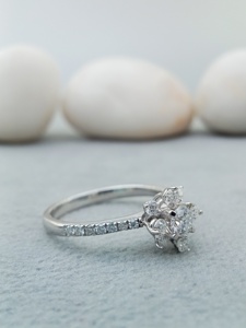 Anillo de Compromiso o Matrimonio Personalizable Chapado en Oro de 14k-18k con Diamante Solitario de Corte Brillante Redondo para Mujer, Diamante Cultivado en Laboratorio VVS - Product Image 2