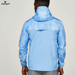 Chaqueta cortavientos de tela impermeable con capucha y sublimación para hombre de diseño personalizado hecho en fábrica a la venta - Product Image 3