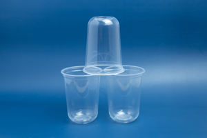 Fábrica de Vietnam Plástico Logotipo personalizado Diámetro 95mm 360ml 500ml 700ml Plástico desechable Forma de U PP Taza con tapas planas de cúpula - Product Image 4