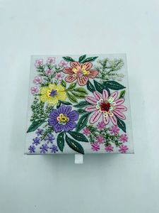 Caja de Almacenamiento de Joyas de Algodón Bordada a Mano con Cuentas, Diseño Personalizable, Colores Variados, para Recuerdos de Boda o Regalos de Iglesia - Product Image 2