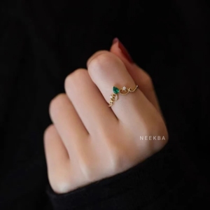 Bague Couronne Dainty Délicate Bague Poire Forme Laboratoire Émeraude Bague Artisanale en Or Massif 10K Bijoux Usage Quotidien - Product Image 6