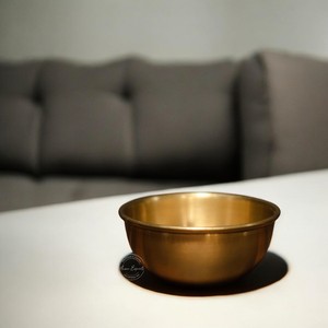 Bol de service élégant en laiton, plat en métal durable et sûr pour les aliments, finition de qualité supérieure pour les collations, les fruits, la table à manger et la décoration élégante de la maison - Product Image 1