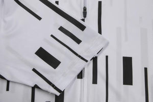 Ropa de rendimiento de ciclismo para hombres y mujeres, camisetas personalizadas, pantalones cortos y baberos, ligeros, transpirables y elegantes - Product Image 3