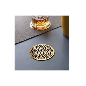Sous-verre en métal fait à la main sous-verre martelé fini or pour la maison et la décoration de table de mariage vente chaude - Product Image 1