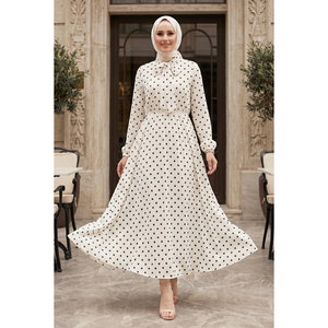 Robe en mousseline de soie à pois avec col écharpe et taille froncée blanche - Product Image 3