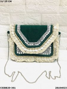 Bolso de mano de diseñador artesanal con bordado de piedras y cuentas bohemias Banjara para damas que mezclan la tradición con el estilo - Product Image 3