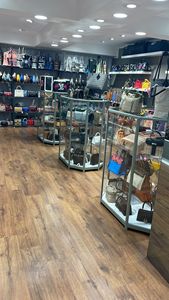 Vitrinas de cristal independientes con marco de aluminio para vitrinas, vitrinas de torre hexagonal geométricas modernas - Product Image 5