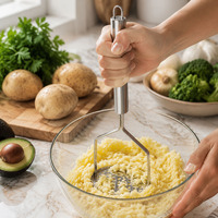 Robuuste aardappelstamper van roestvrij staal met ergonomische geïntegreerde handgreep, handmatige groente- en fruitpers