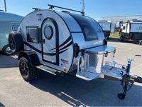 Nouveau modèle de camping-car teardrop, meilleur camping-car, camping-car, caravane, tout-terrain, camping familial, mini camping-car, petit camping-car teardrop