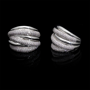 خاتم متعدد الصفوف مطلي بالروديوم من الذهب الأبيض عيار 14 قيراط، مرصع بالألماس الطبيعي، تصميم قبة كلاسيكي أنيق - Product Image 1