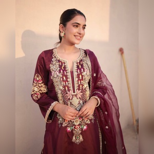 ชุดสلوار คามีซ ผ้าซาตินไหมแท้ธรรมชาติ พร้อมกางเกงปาลาซโซและผ้าคลุมไหล่ รุ่น LOOK-023 หนา 3 มม. ยาว 45 นิ้ว หนา 3 มม. ขายส่งจากโรงงาน - Product Image 4