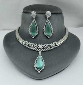 Hermoso aspecto, excelente calidad, lujo, plata y acabado dorado, conjunto de collar de circón con pendientes para ropa de fiesta de boda para mujer - Product Image 4