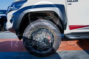 Toyota Hilux GR Sport 4x4 Doble Cabina Blanca 2026, Camioneta con Motor Turbo de Gasolina de 4.0L, Vehículo de Exportación - Product Image 5
