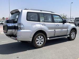 Mitsubishi Pajero Montero GLS 3.5L Gasolina Automático SUV 2024 de Alto Rendimiento, Limpio, Usado, Listo para Enviar - Product Image 3