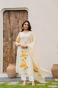 Ensemble de Salwar / Kurta en soie Banarasi de style gujarati personnalisé pour mariée, avec une combinaison de couleurs magnifique, taille personnalisée pour femmes - Product Image 2