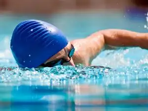 सिलिकॉन तैरने टोपी कस्टम लोगो उच्च गुणवत्ता तैराकी टोपी सिलिकॉन मुद्रित लहर निविड़ अंधकार वयस्क तैराकी टोपी थोक उच्च