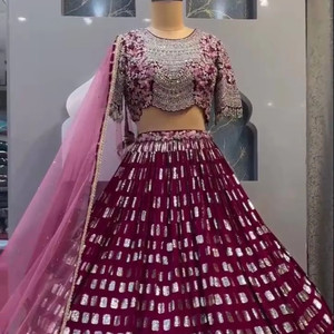 ชุดออกแบบงานแต่งงาน lehenga กับเลื่อมด้ายกระป๋องและชั้นผ้าใบ - Product Image 1