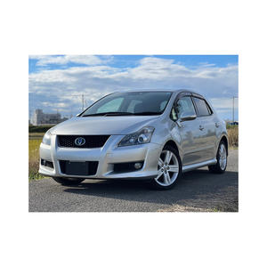 Toyotai Versatile Cargo Space Blade Intérieur spacieux Sièges en cuir foncé Sièges arrière pliables AWD Drive R16 Taille du pneu gauche - Product Image 3