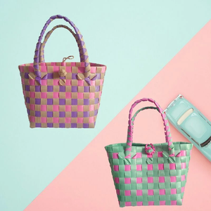 Bolsa de compras de plástico tejida a mano, bolsa reutilizable vibrante para consumidores con conciencia ecológica, moda y utilidad combinada - Product Image 3