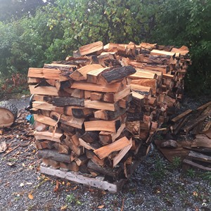 Venta al por mayor de leña de madera dura entregada a granel con leña de calidad densa para una combustión óptima - Product Image 5