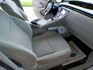 Toyota Prius 2014 Usado, Blanco, Volante a la Izquierda - Product Image 2