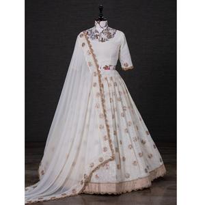 Vêtements de mariage de qualité à l'exportation, couleur blanche, broderie Georgette, travail, Lehenga, Choli, vente en gros, fournisseur de Surat - Product Image 1