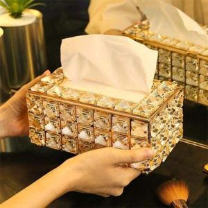 Soporte de papel de metal de alta gama con un diseño de inspiración vintage y que agrega elegancia a cualquier estilo de decoración de baño y sala de estar - Product Image 4