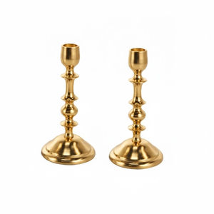 Ensemble de 2 bougeoirs coniques en métal doré élégants et modernes, supports à bougies en laiton, support à bougies en aluminium pour la décoration de table à manger - Product Image 2