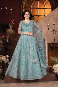 Filet brodé lourd de qualité d'exportation Lehenga Choli avec Zari et paillettes pour la mariée et la fête disponible au meilleur prix - Product Image 3