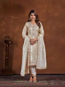 Hermoso último diseñador Kanjivaram Silk Kurti Pant Dupatta Atractivo bordado Trabajo para adultos Mujer Exportador de moda - Product Image 4