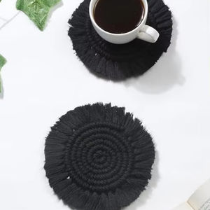 Posavasos de macramé de marca privada con flecos suaves y tejido fuerte para uso diario en la cocina o ajustes bohemios - Product Image 1