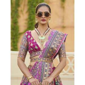 Lehenga Choli de demoiselle d'honneur en soie Rajwadi rose Rani séduisant avec des travaux de miroir, vêtements de mariage - Product Image 1