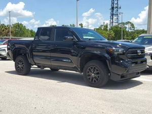 Increíble Toyota Tundra SR5 2024, Doble Cabina, Tracción Trasera, R20, Volante a la Izquierda, Tapicería en Tela Oscura, Control de Clima Automático, Faros LED, Pantalla Táctil - Product Image 2