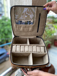 Caja de almacenamiento de cosméticos de maquillaje elegante de cuero de vaca caja de maquillaje hecha a mano de cuero de piel de vaca, caja organizadora de baño de tocador, - Product Image 4