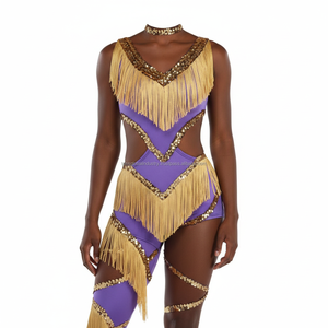 Costume de danse violet élégant avec des accents de franges dorées, tenue de performance à une manche pour femmes avec des manchons assortis - Product Image 3
