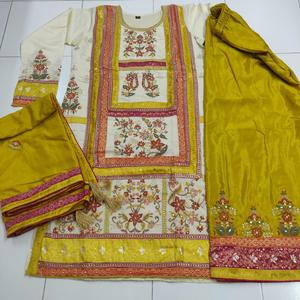 Ensemble Salwar Kameez Palazzo entièrement cousu avec broderie, Salwar Kameez disponible à un prix raisonnable - Product Image 2