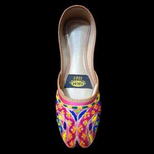 Chaussures Khussa cousues à la main traditionnelles de haute qualité pour femmes-Chaussures pour femmes brodées de qualité supérieure | Vente en gros - Product Image 5