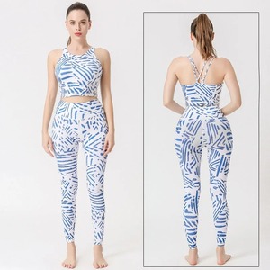 ชุด2ชิ้นระบายอากาศพิมพ์ลาย3D ของผู้หญิงชุดเล่นโยคะออกกำลังกายแบบกำหนดเองมีสไตล์ชุดวอร์มลำลองทรงสลิมฟิตแบบพรีเมียม - Product Image 3