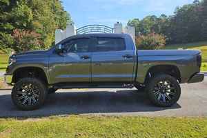 2021 T o y o t a Tun Dra 1794 Edition CrewMax 4x4 Caja de cambios automática limpia Asientos de cuero Control de crucero R19/R20 Izquierda/Derecha - Product Image 4