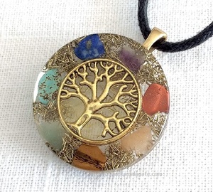 Vente en gros de pierres précieuses naturelles 7 chakras énergie Orgone pendentif hexagone plaqué alliage bijoux de guérison pendentifs et breloques de mode en vente - Product Image 4