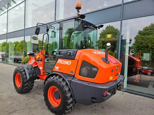 Compre una Cargadora de Ruedas Compacta Kubota R090 de Calidad | Cargador Frontal 4x4 con Motor Diésel de 65 HP | Cargadora Articulada de 3.5 Toneladas para Construcción - Product Image 6