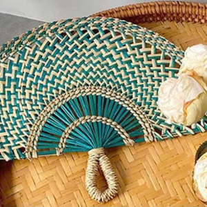 Éventail de palmier naturel écologique | Éventail en jonc de mer tissé à la main | Accessoire de décoration rustique | Artisanat vietnamien durable | Écologique, Durable - Product Image 2