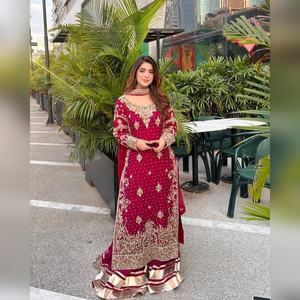 Conjunto de salwar kameez sharara de georgette multicolor de estilo moderno con detalles de bordado resham y dupatta elegante, colección 2025 - Product Image 2