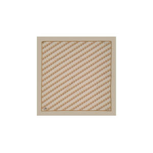 Foulard carré en soie à motifs floraux - Beige tendance - Product Image 1