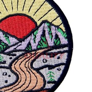 Design personnalisé Écusson Brodé Insigne OEM Service Bonne Qualité Meilleur Fabricant Tissu Écussons Brodés Vente en Gros - Product Image 4