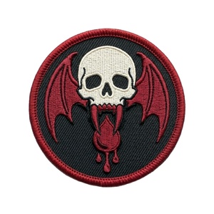 Patch brodé personnalisé Crâne de vampire et ailes de chauve-souris, badge thermocollant rond pour veste de motard, vêtements gothiques, vente en gros - Product Image 1