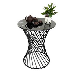 Table basse d'extérieur avec plateau en pierre durable et pieds ronds en fer pour la terrasse, la plage ou les repas en plein air - CFD68133 - Product Image 1